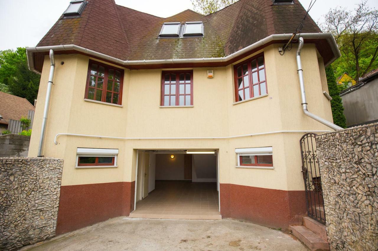 Two Towers Apartman Miskolc Exterior photo